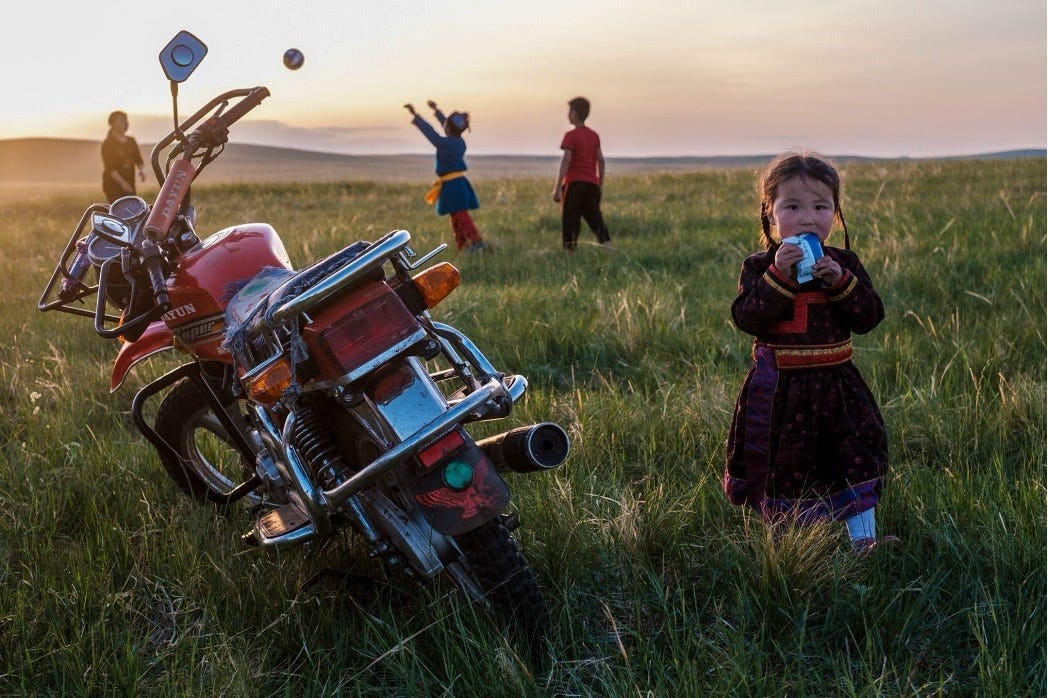 Children playing in a field | Photo: UNDP Mongolia