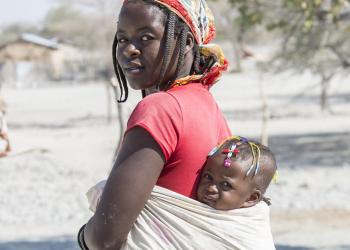 Namibian woman with child, photo credits Roberto Veronesi