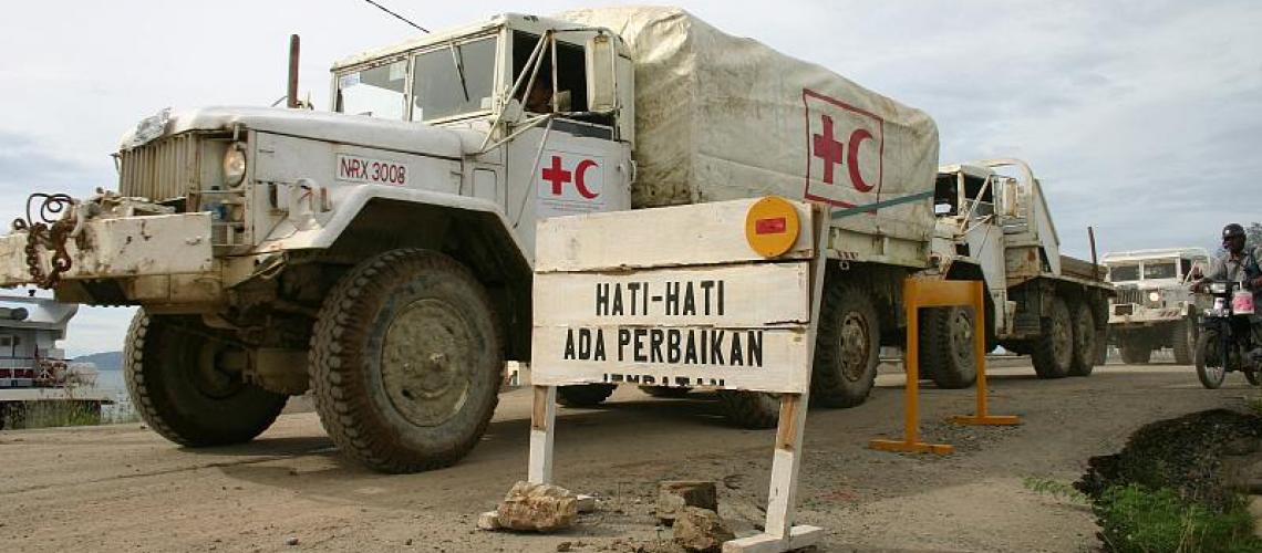 Large truck passing an Indonesian warning sign