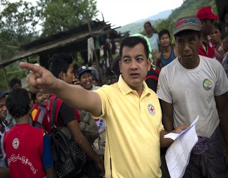 Man in yellow shirt pointing